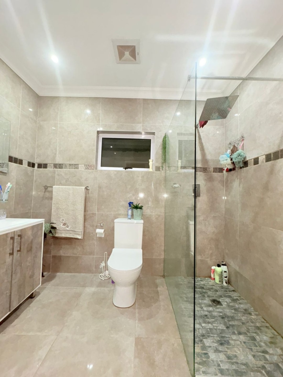 7 Bedroom Property for Sale in Sunnyridge Eastern Cape